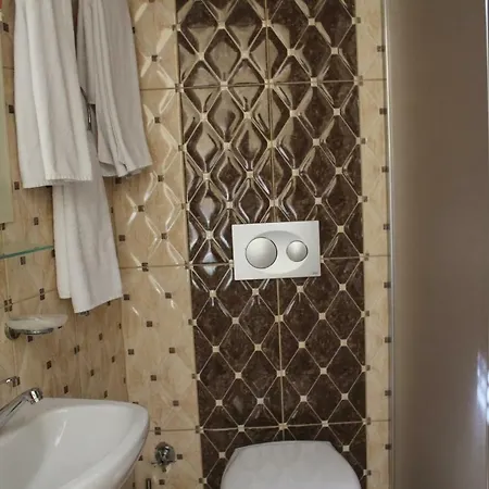 Omega Ξενοδοχείο 2*